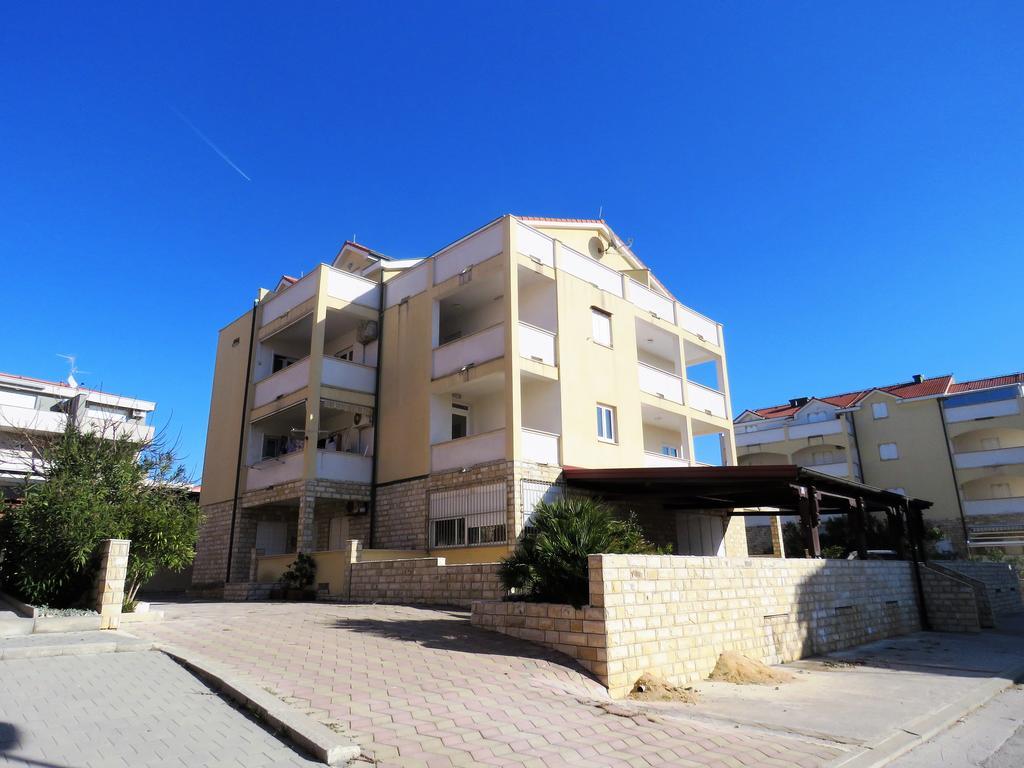 Apartments Party Novalja Zewnętrze zdjęcie
